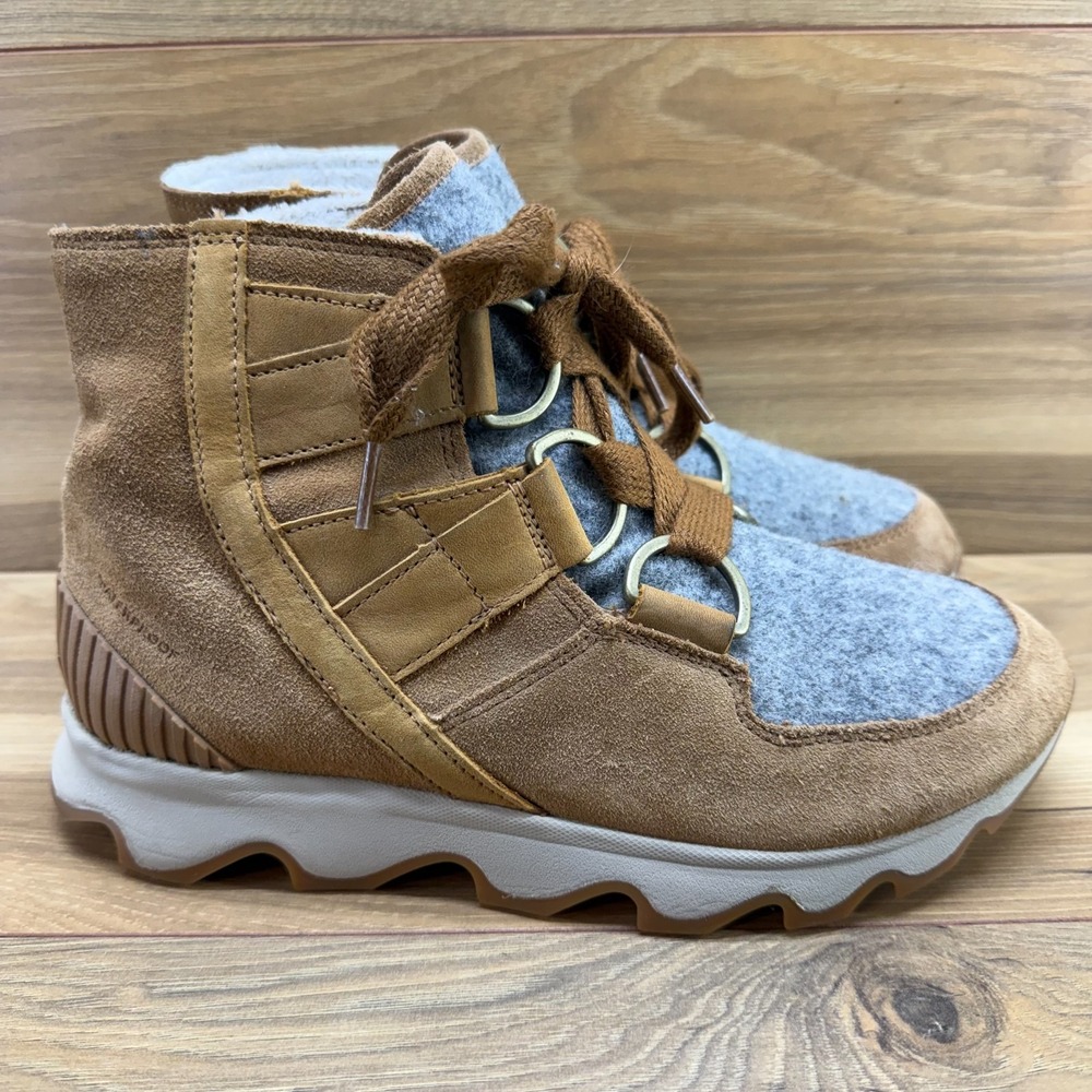 Sorel Kinetic Caribou Sneaker Boot Womens 9.5 Tawny Suede Gray Wool Lug Chunky